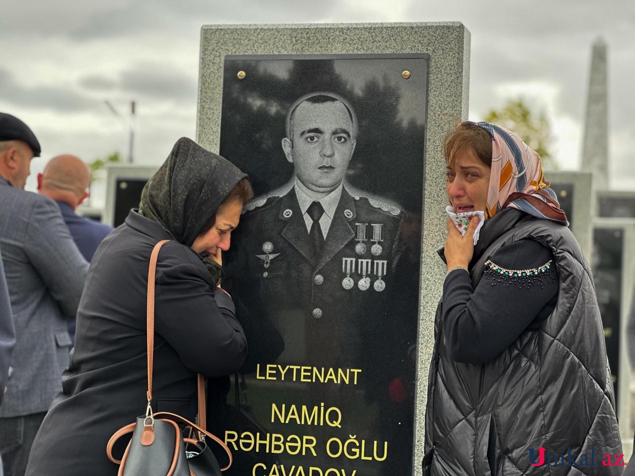 İnsanlar Fəxri Xiyabana axın edir - FOTOLAR